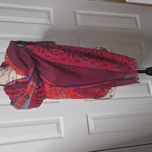 Large Vibrant Multicolor Patterned Scarf - Picture 4 of 4